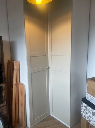 Armario esquinero IKEA beige madera