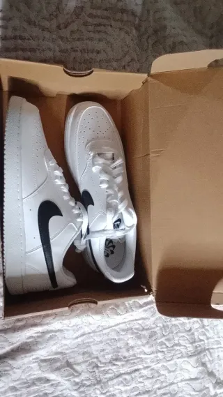 Zapatillas Nike Blancas y Negras