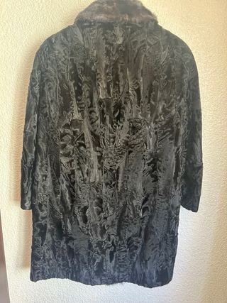 Abrigo de garras negro y marrón