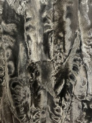 Abrigo de garras negro y marrón