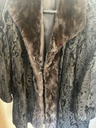 Abrigo de garras negro y marrón