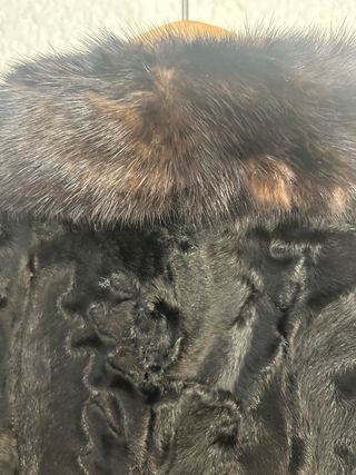 Abrigo de garras negro y marrón