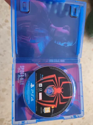 PS4 Slim 1TB + Mando + Spiderman