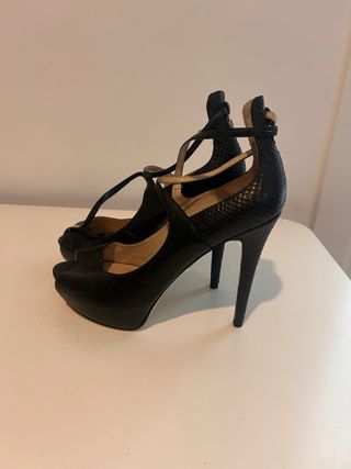 Zapatos Guess Tacón Peep Toe Negro