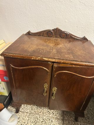 Mesitas antiguas de madera para restaurar