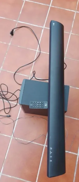 Barra de Sonido LG Negra con Subwoofer y Mando