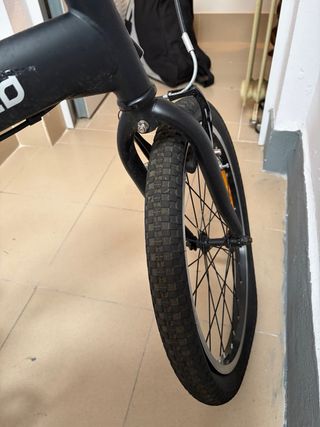 Bicicleta plegable negra