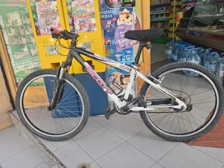 Bicicleta Scott Blanca y Negra