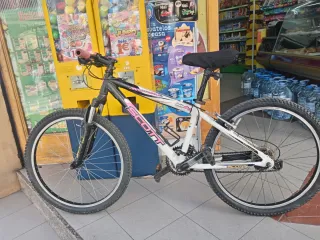 Bicicleta Scott Blanca y Negra