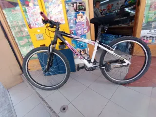 Bicicleta Scott Blanca y Negra