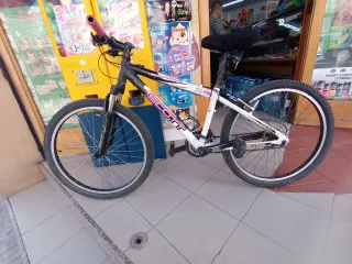 Bicicleta Scott Blanca y Negra