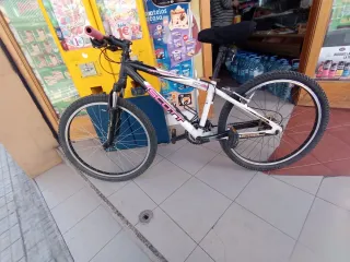Bicicleta Scott Blanca y Negra