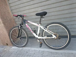 Bicicleta Scott Blanca y Negra