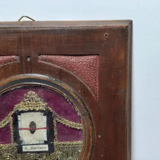 Cornice reliquiario in legno