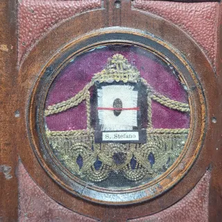 Cornice reliquiario in legno