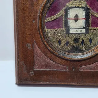 Cornice reliquiario in legno