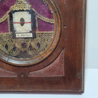 Cornice reliquiario in legno