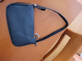 Bolso negro tachuelas Stradivarius