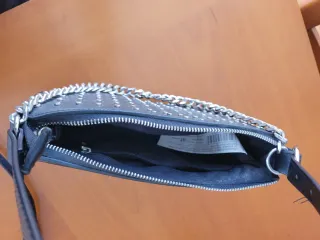 Bolso negro tachuelas Stradivarius