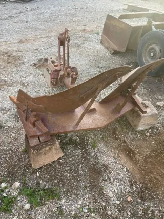 Mono surco / Vertedera