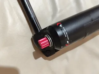 Suspensão Rockshox Lyrik 29 RC2 Charger 2.1
