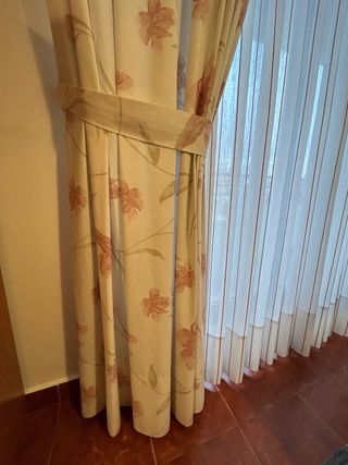 Caída para cortinas + 2 cojines