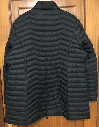 Chaqueta 3/4 mujer negra con capucha desmontable.