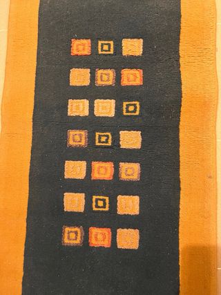 Alfombra pequeña azul y marrón