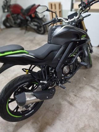 QJ Motor SRK 125 Naked Negra/Verde