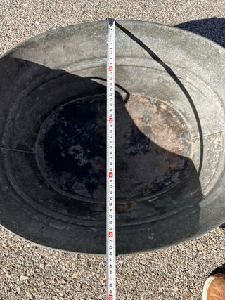 Cubo metálico con asas