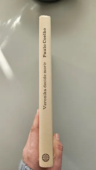 Verónica, decide morir, Paulo Coelho