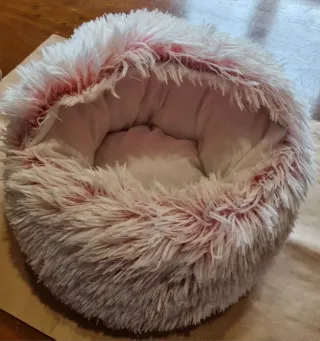 Cuccia morbida cane/gatto rosa e bianca