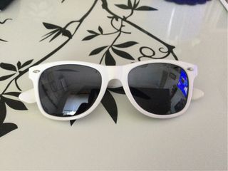 Gafas de sol vintage blancas y negras