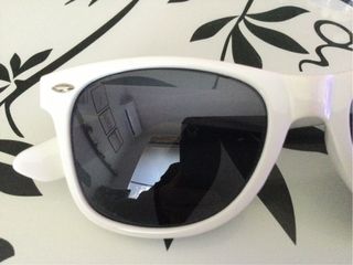 Gafas de sol vintage blancas y negras