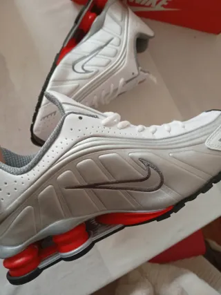 Zapatillas Nike Shox Blancas y Rojas