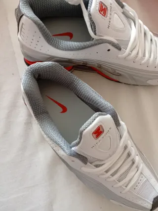 Zapatillas Nike Shox Blancas y Rojas