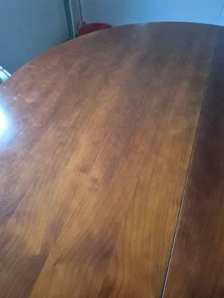 Mesa de comedor redonda de madera