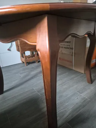 Mesa de comedor redonda de madera