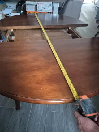 Mesa de comedor redonda de madera