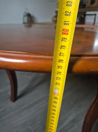 Mesa de comedor redonda de madera