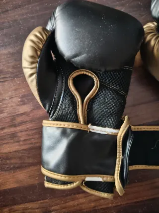 Guantes de Boxeo Everlast Negros y Dorados
