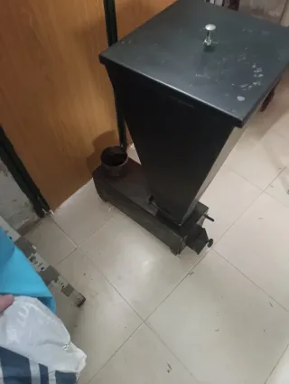 Estufa de metal negra