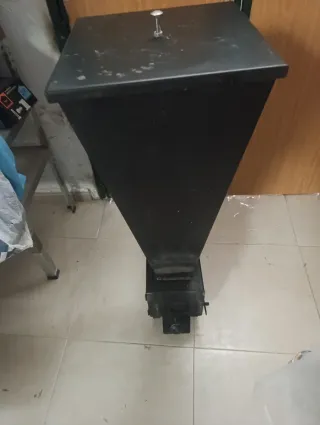 Estufa de metal negra