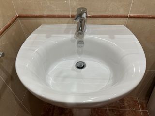 Lavabo de baño de cerámica