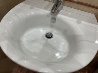 Lavabo de baño de cerámica