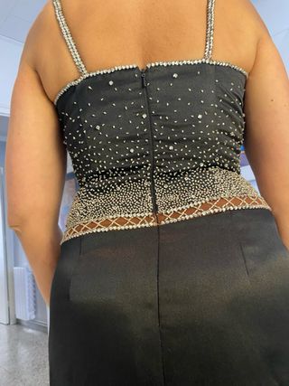 Vestido de fiesta espectacular con pedrería.