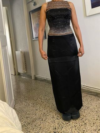 Vestido de fiesta espectacular con pedrería.