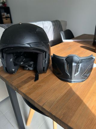 Casco MT negro desmontable