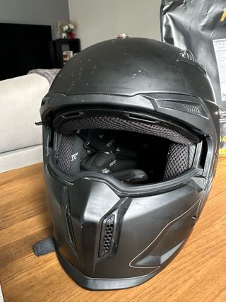 Casco MT negro desmontable