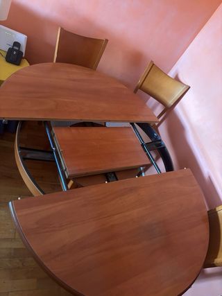 Mesa de comedor redonda de madera